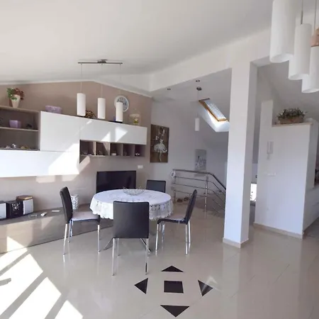 In - Insel Krk 13319 ニヴィーチェ