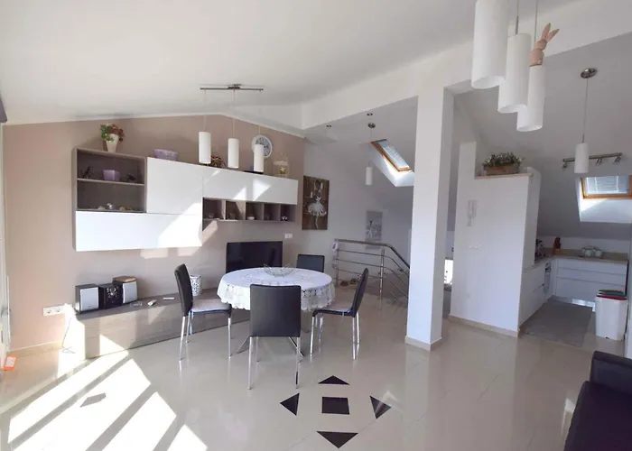 In - Insel Krk 13319 ニヴィーチェ